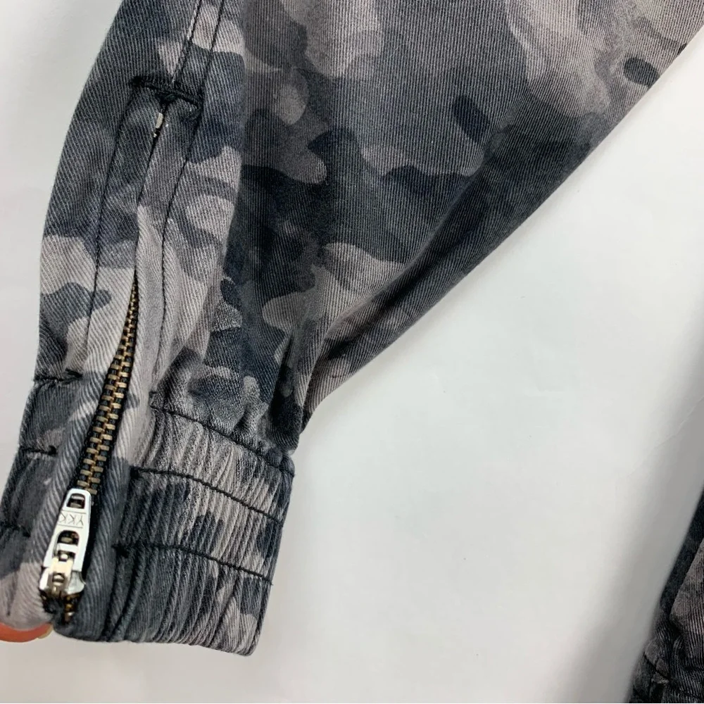 SPANX Gray Camo Jogger Pants XS - Picture 11 of 12